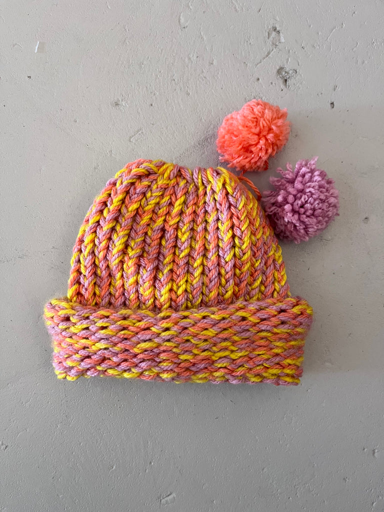 HAND-KNIT BEANIE - CORAL